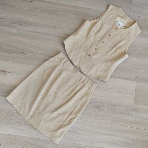 Laurèl Wool Blend Beige Two-Piece Skirt and Vest Set, Medium *Staining - Read